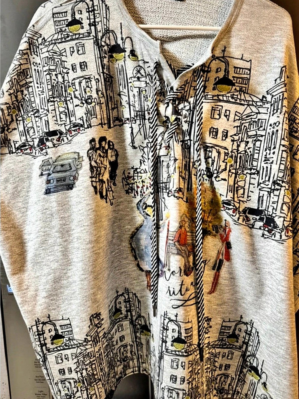 Inoah Gray & Black Abstract Graphic Top Like New, Short Sleeve, OS